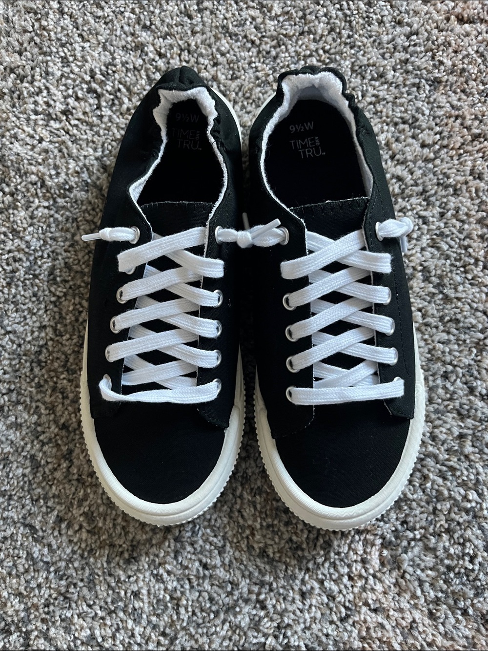 Time and Tru Black and White Canvas Lace-Up Sneakers (9.5 Wide)